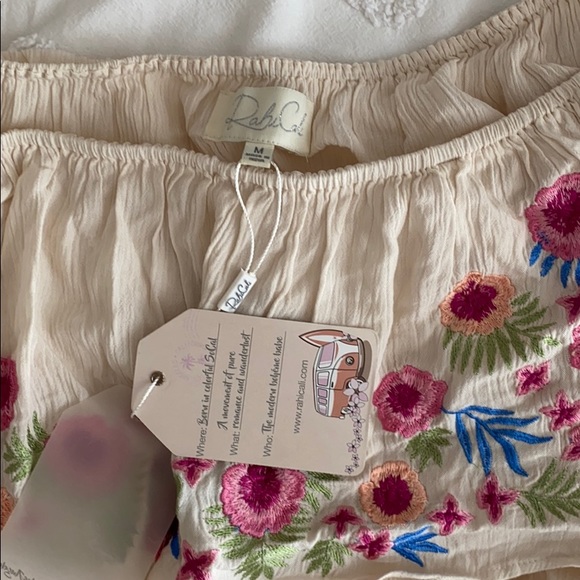 NWT RahiCali off the shoulder top. - Picture 4 of 4